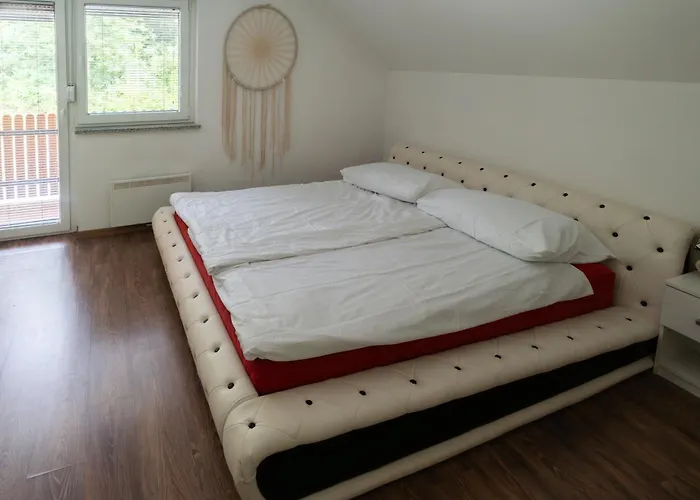 Hisa Pod Veliko Planino Stahovica